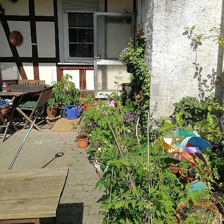Burg Apartment *